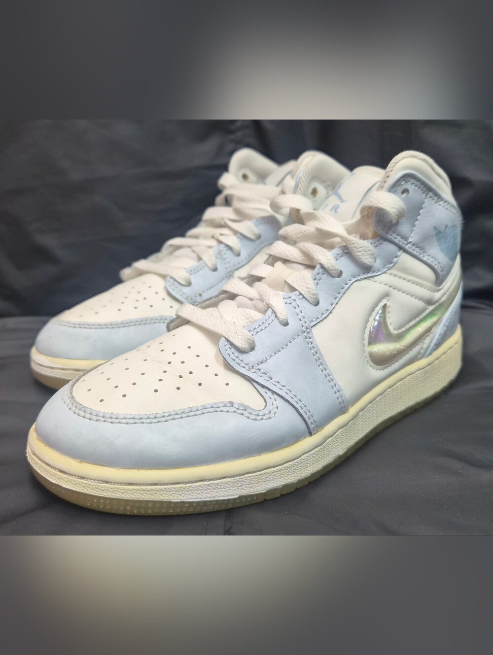 Girls (GS) Air Jordan 1 Mid SE "Glitter Swoosh" (FQ9117-400) Sz. 4Y